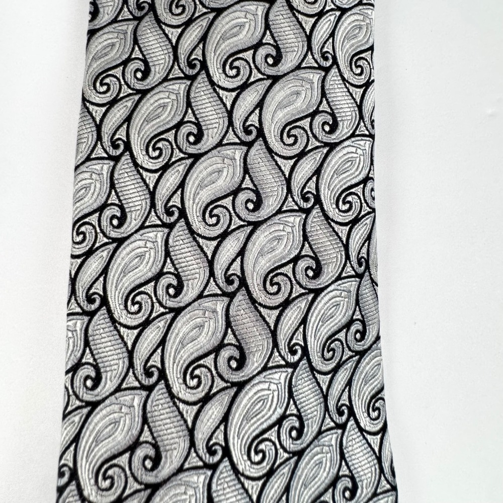 Robert Talbott Seven Fold Silk Necktie Silver Black Paisley Hand Sewn Italy Tie